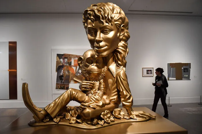 Die Ausstellung sei keine Hommage, sondern beleuchte den Megastar aus unterschiedlichen, auch kritischen Perspektiven, so Rein Wolfs.