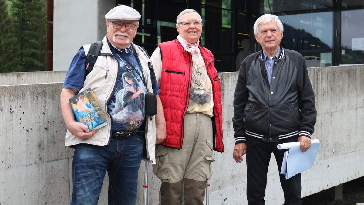 Elmar Wohlrat, Iny Klocke und Alfred Meschnigg vor dem Aguntum in Dölsach