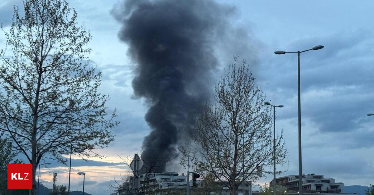 Feuerwehr-im-Einsatz-Rauchs-ule-ber-Graz-Brand-in-Wohnsiedlung