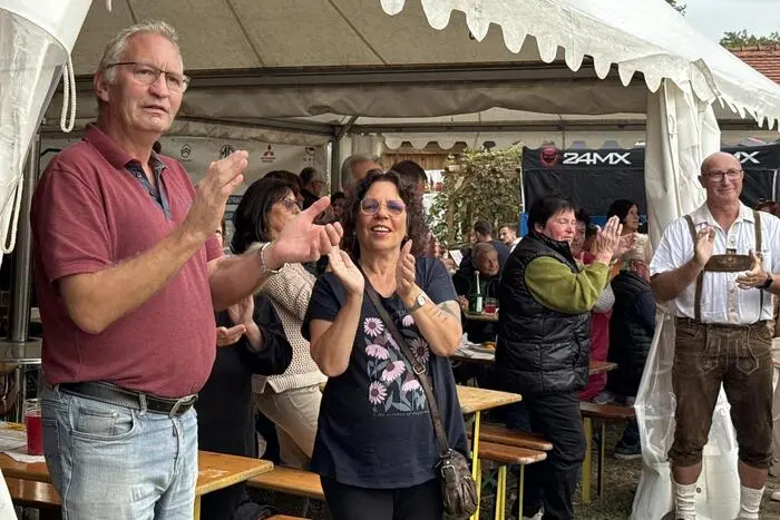 Das traditionelle Herbstfest der Landjugend Stadtbergen auf dem Obsthof Braunstein in Altenmarkt lockte auch heuer wieder zahlreiche Besucher an