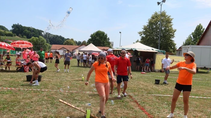 Beim Gaudiwettkampf in Auersbach bei Feldbach zeigten Viererteams Mut und Geschicklichkeit.