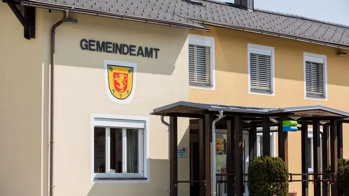 Ein Gemeindeamt von außen.