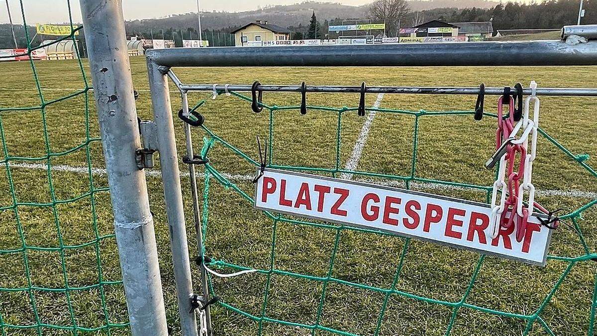 Der Ball soll im April wieder rollen