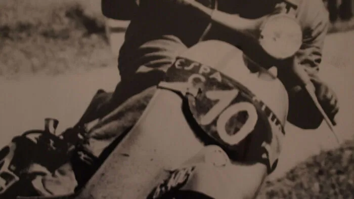Das Bild, das um die Welt ging. Franz Maitz bei einem Rennen in Kapfenberg im Jahr 1958. Das Foto zierte zahlreiche Werkstätten und Bars von Rom bis Tokio und New York...