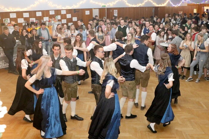 Eröffnet wurde das rauschende Fest mit dem Auftanz der LJ-Gruppe Guttaring. 