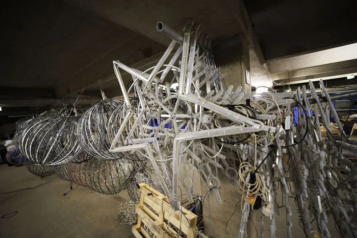 Zehneinhalb Monate "schläft" die festliche Dekoration in einer 500 Quadratmeter großen Lagerhalle in Graz Eggenberg.