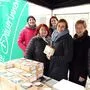 Bäuerinnen verkauften Weihnachtskekse für guten Zweck