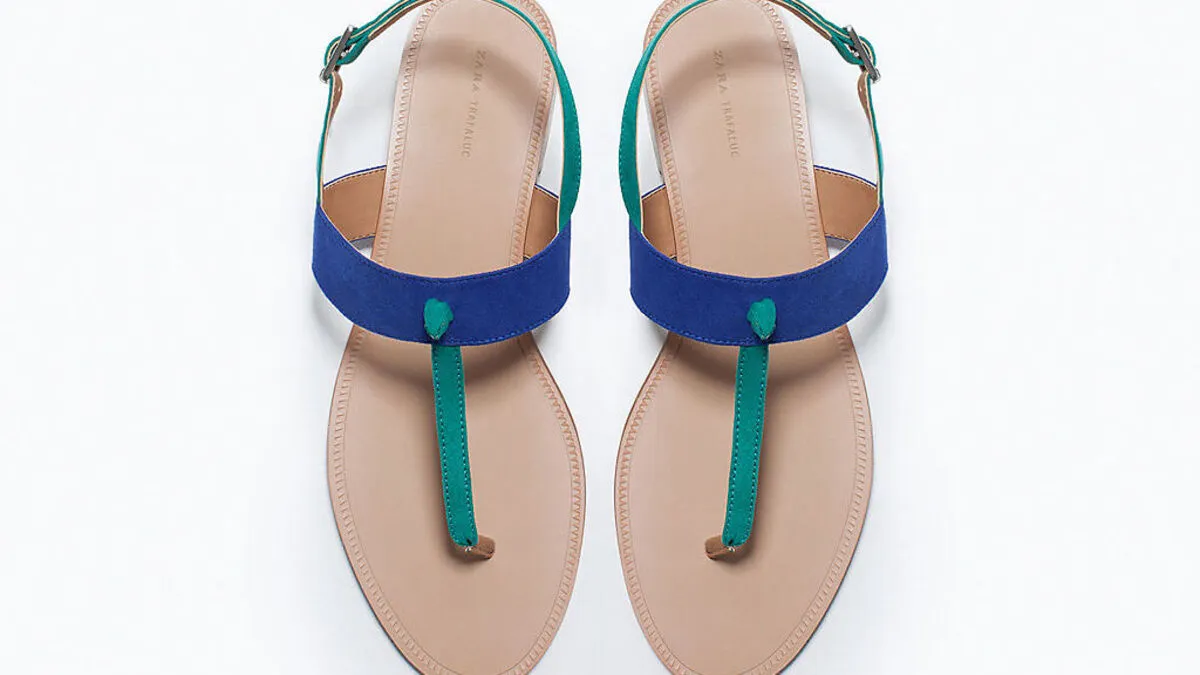 "Dreifarbige Sklavensandalen"