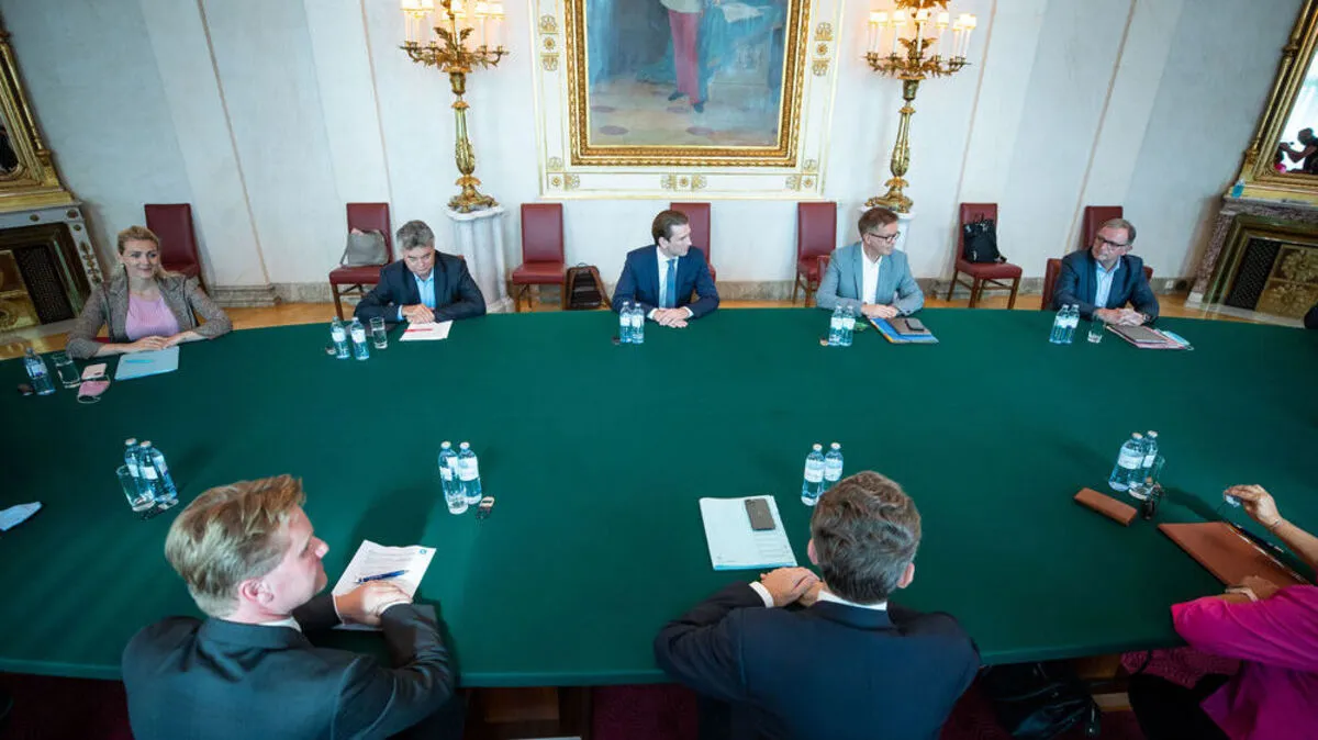 Die Regierung beim Gipfel mit den Sozialpartnern