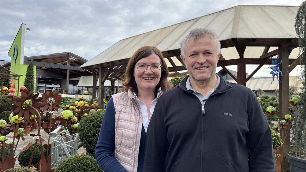 Marianne und Jörg Grinschgl kennen sich mit Obstbäumen und Zierpflanzen aus