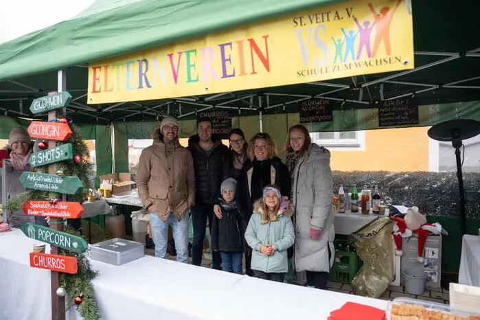 Organisiert vom Brauchtumsverein St. Veit in der Südsteiermark waren unter anderem auch der Elternverein der Volksschule, der TUS und die Grenzlandteifl´n mit eigenen Ständen im Ortszentrum von St. Veit am Vogau vertreten.