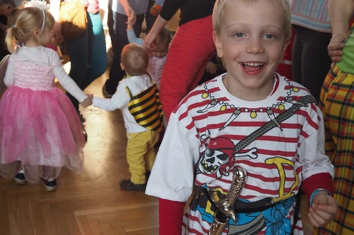 Bitte klicken Sie sich durch die Bilder. . .