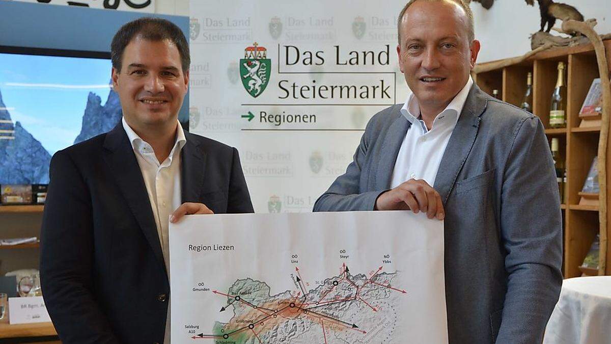 Landeshauptmann-Stellvertreter Michael Schickhofer (li) und Bundesrat Armin Forstner (re) präsentierten einen Gesetzesentwurf zur nachhaltigen Regionalentwicklung