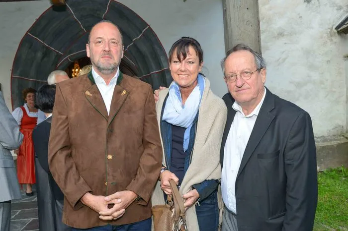 Architekt Egbert Laggner mit Ehefrau Barbara und Wilfried Kuss.