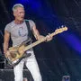 Gut 100 Minuten lang sang und spielte Sting seine größten Hits im Wörtherseestadion
