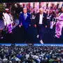 Trump und der befreundete Präsident des Kampfsportverbands Ultimate Fighting Championship (UFC), Dana White, auf dem Weg zum Käfigkampf