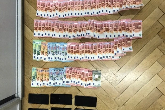 ... Bargeld in der Höhe von 25.000 Euro.