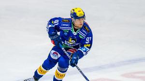 Niklas Wetzl kam aus Kitzbühel retour und traf prompt beim Auswärtsspiel in Bozen erstmals in dieser Saison für den VSV