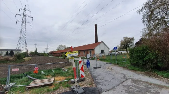 Seit Mitte April müssen Radfahrer und Fußgänger einen zusätzlichen Umweg entlag der Mur nehmen: Der Weg hinter der Seifenfabrik ist gesperrt. Der Grund dafür...
