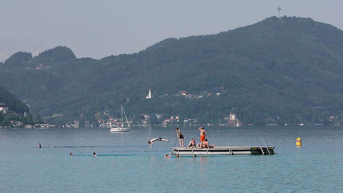 So viel Platz wie auf diesem Archivbild gibt es auf der Schwimminsel an heißen Tagen nicht.