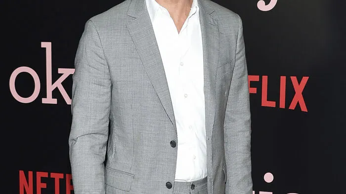 Er ist nicht nur ein gefragter Schauspieler, sondern auch bei den Hollywood-Damen beliebt. Mehr als einmal ging Brad Pitt bereits mit der einen oder anderen auf Tuchfühlung.