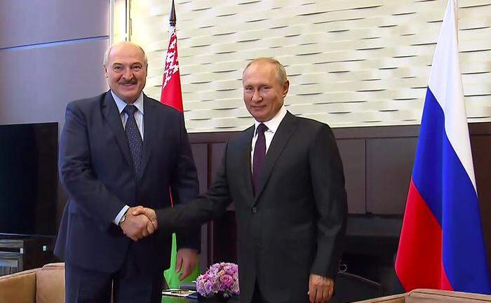 Alexander Lukaschenko, faktischer Präsident von Belarus und Russlands Machthaber Putin