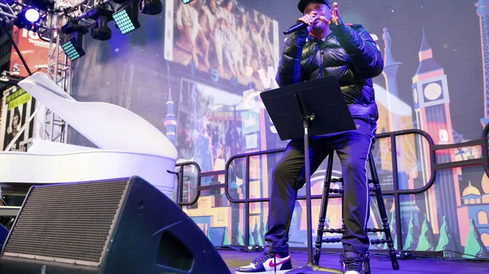 "Keinen Ort zu haben, an dem man sich nachts mit seinen Kindern hinlegen kann, ist eine entsetzliche Tragödie", sagte der Will Smith.