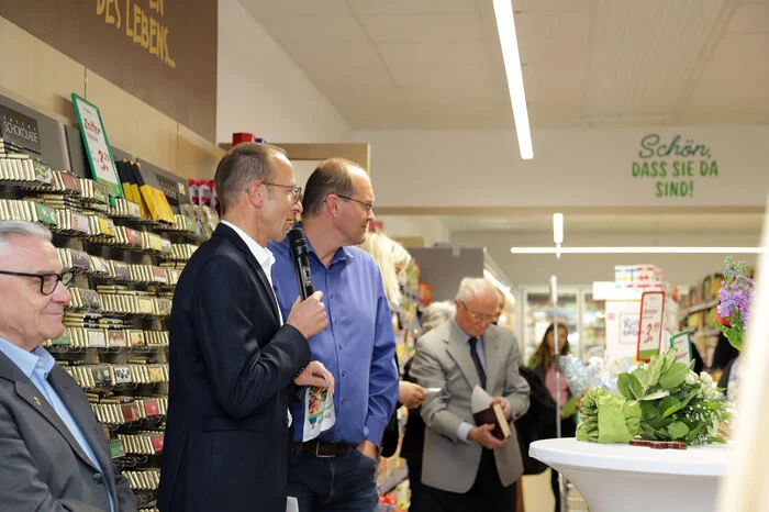 Auch Andreas Haider von der Unimarkt Gruppe gratulierte zum neuen Geschäft und betonte die gute Zusammenarbeit mit der Familie Bleykolm.