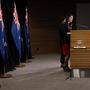Im Parlamentsgebäude in der Hauptstadt Wellington, in dem sich auch der Amtssitz der Regierung befindet, unterbrach Premierministerin Jacinda Ardern für die Schweigeminute eine Kabinettssitzung
