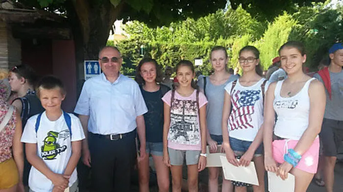 Das Ministranten-Team aus Mooskirchen mit Diözesanbischof Wilhelm Krautwaschl in Rom