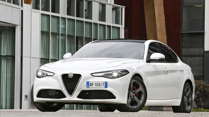 Nach der Quadrifoglio-Version, die wir seit dem letzten Sommer kennen, hat stellt Alfa jetzt endlich auch die ganze Modellpalette der Giulia ins Rampenlicht.