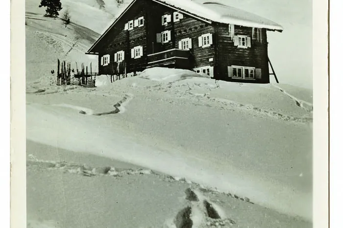 Seit 1940 lebte die Familie in Salzburg, wo man im Tennengebirge eine Hütte bewirtschaftete.