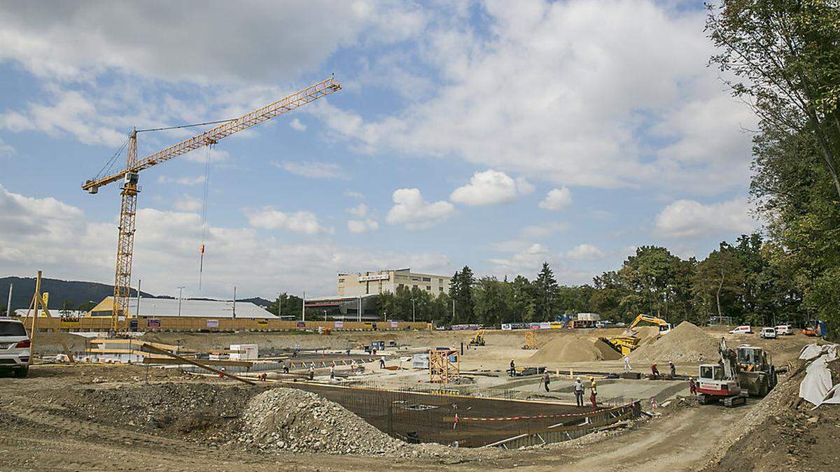 Gegraben und gebaut wird in Graz an allen Ecken und Enden - aber nicht immer zur Zufriedenheit der Stadtplaner. Das &quot;Brauquartier&quot; in Puntigam  (Foto) gilt als aber Positivbeispiel