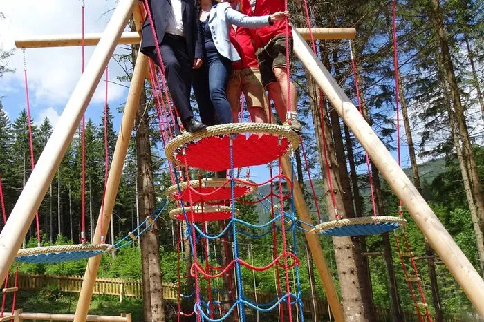 Landeshauptmann-Stellvertreter Michael Schickhofer, Landesrätin Barbara Eibinger-Miedl, Almerlebnispark-Betriebsleiter Josef Kletzenbauer und Initiator Alfred Pierer (von links).