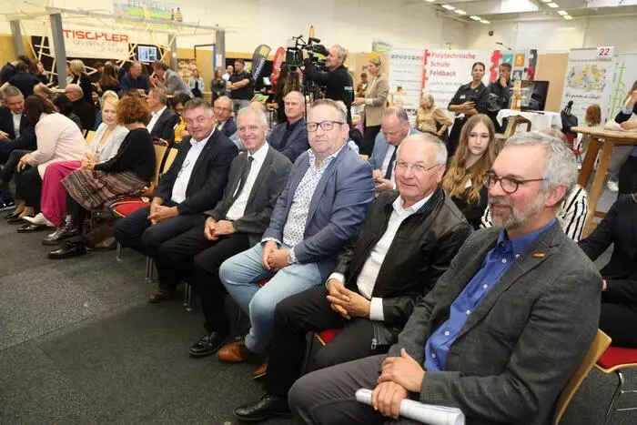 Zum zehnjährigen Bestehen der Messe kamen auch Nationalratsabgeordnete Agnes Totter, die Landtagsabgeordneten Franz Fartek, Julia Paar, Andreas Lackner und Cornelia Schweiner, Bildungsdirektorin Elisabeth Meixner und Bürgermeister vorbei. Von der Wirtschaftskammer nahmen Günter Stangl und Thomas Heuberger sowie die Direktoren und Direktorinnen der Schulen der Region teil