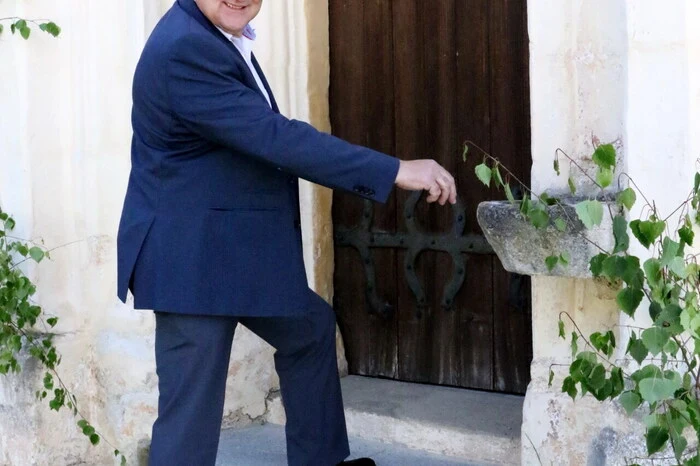 Auf 1020 Metern Seehöhe hoch über dem Görtschitztal gesehen wurden unter anderen Bürgermeister Andreas Grabuschnig (Foto), Pfarrgemeinderats-Obmann Helmut Brenner, Hotelier Ilmar Tessmann, der Obmann der Dorfgemeinschaft St. Oswald, Ewald Liegl sowie Alt-Bürgermeister Helmut Lassernig. 