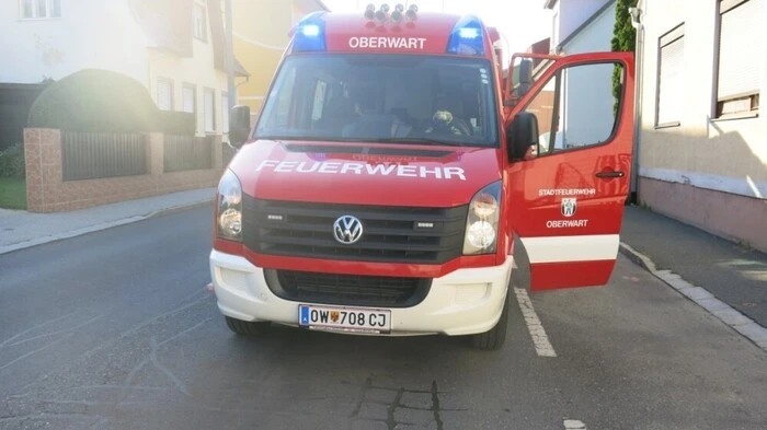 Ein Traktor hatte am Montag in der Dornburggasse in Oberwart Motoröl verloren.