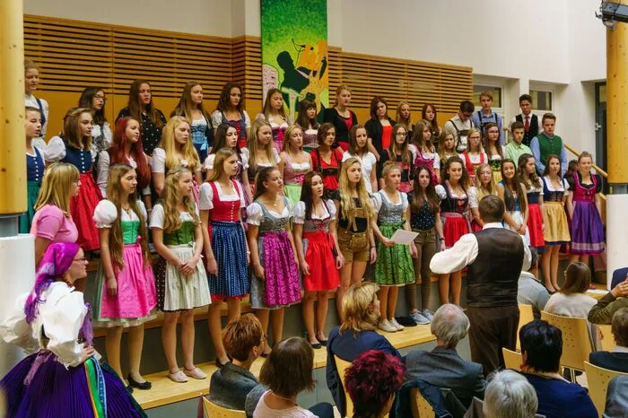 Bis zu einem Drittel aller Schüler singen im Chor des Borg Hermagor. Hans Hubmann bündelt diese Freude an der Musik