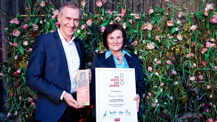 Josef Pesserl, Präsident der Arbeiterkammer Steiermark,
mit Siegerin Barbara Weber | Josef Pesserl, Präsident der Arbeiterkammer Steiermark,
mit Siegerin Barbara Weber