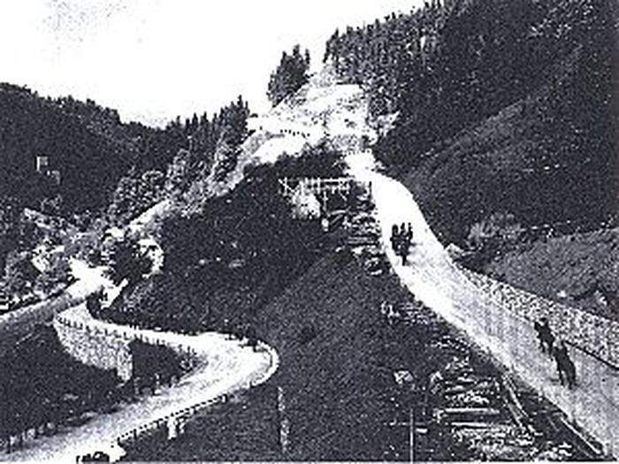Die neue Huberkehre entschärft den steilen Karrenweg bei Preitenegg  