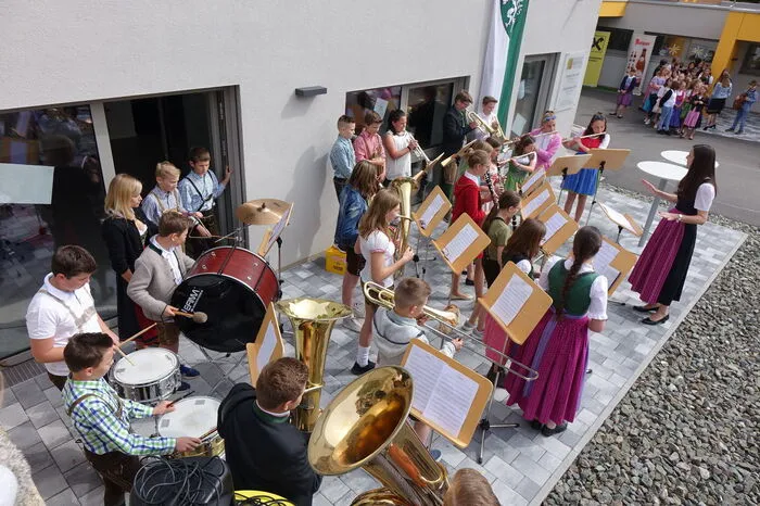 Das Schulorchester begleitete die Feier ein