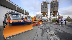 Fahrzeuge für den Winterdienst gehören zum Fuhrpark des Landes