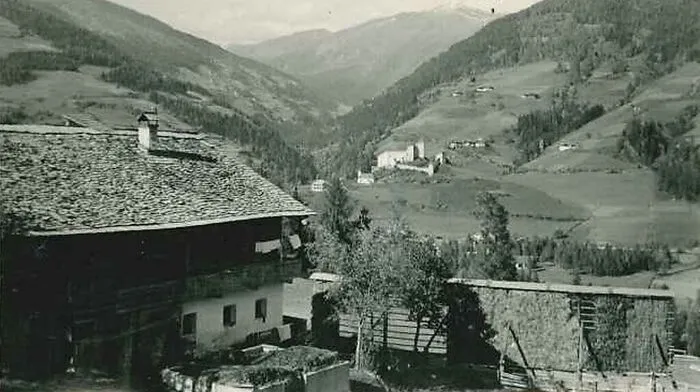 Hollbruck, Blick auf Burg Heinfels