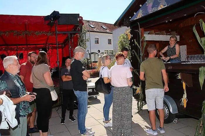  15 Brauereien aus Kärnten und der Steiermark boten am vergangenen Samstag ihre spektakulären Biere zur Verkostung an. Das Team von Charly‘s Café bot kulinarische Köstlichkeiten an.