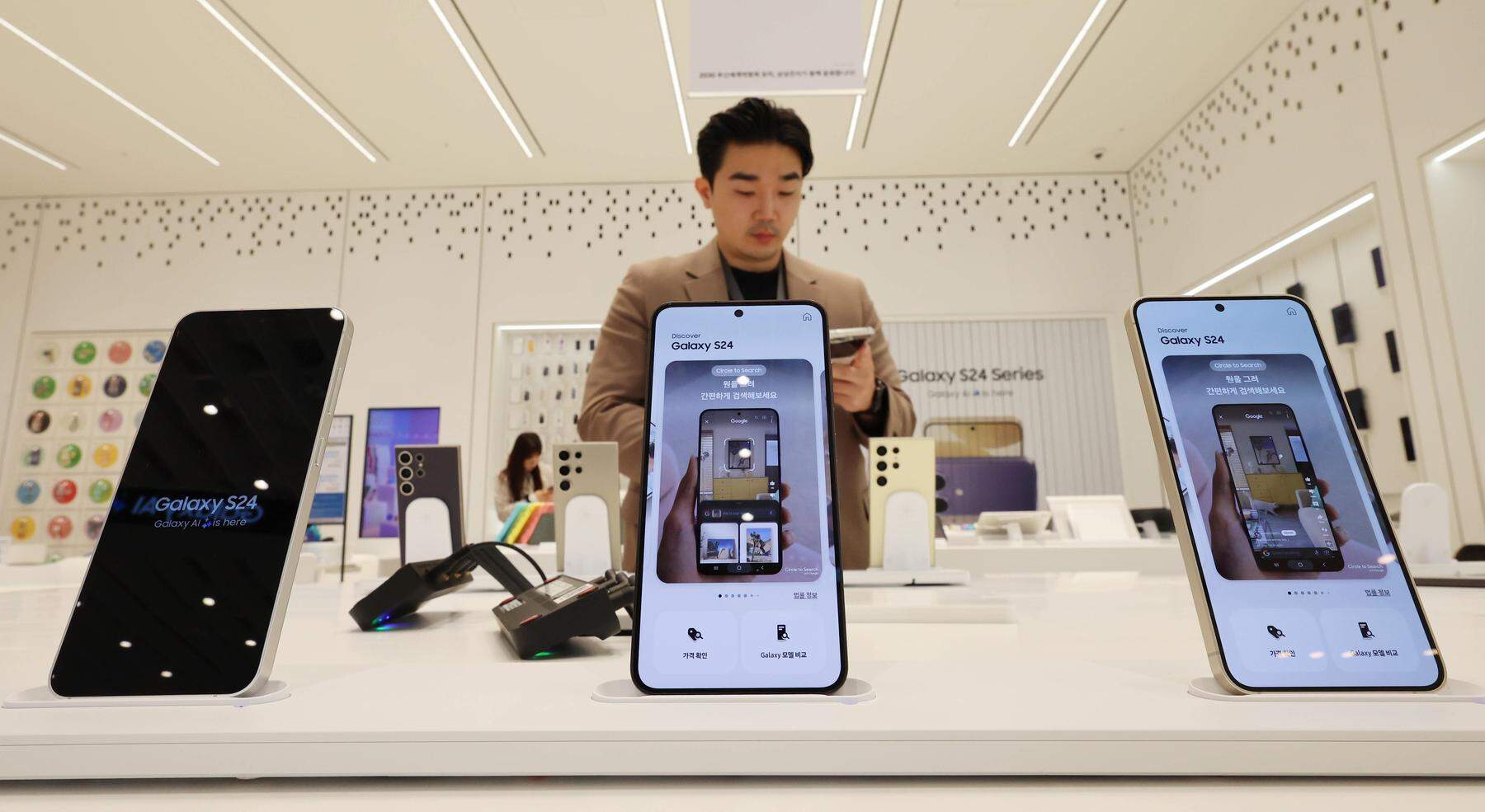Samsung Galaxy S24 als Türöffner  Live-Dolmetscher und Texter: Die Ära der  KI-Smartphones ist eingeläutet