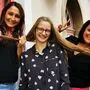 Im Salon von Bettina Moser (ganz links) sollen schon bald wieder die Haare fallen – im Gegensatz zu diesem Bild aus Vor-Corona-Zeiten aber mit vielen Schutzmaßnahmen
