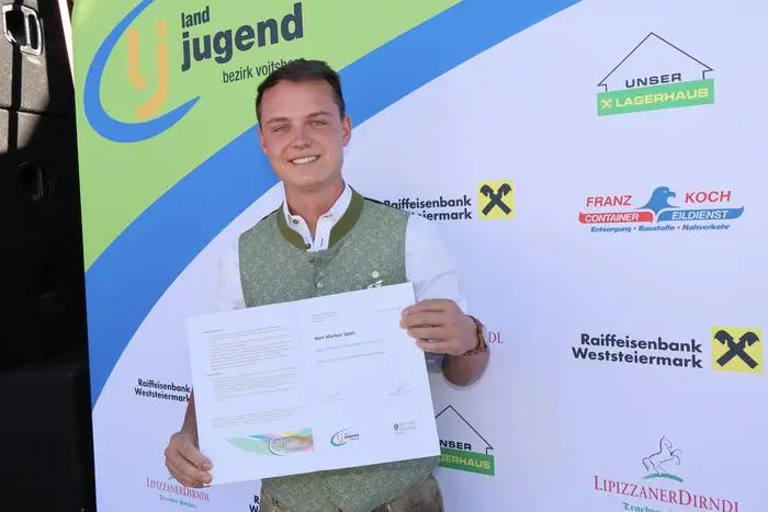 Eine hohe Auszeichnung bekam Markus Spari von der Landjugend Ligist-Krottendorf. Für sein außergewöhnliches Engagement und über 3000 Stunden ehrenamtlicher Tätigkeit im Zeitraum von 2019 bis 2026 wurde ihm das Zertifikat „EhrenWertVoll“ offiziell von der Landjugend Steiermark verliehen.