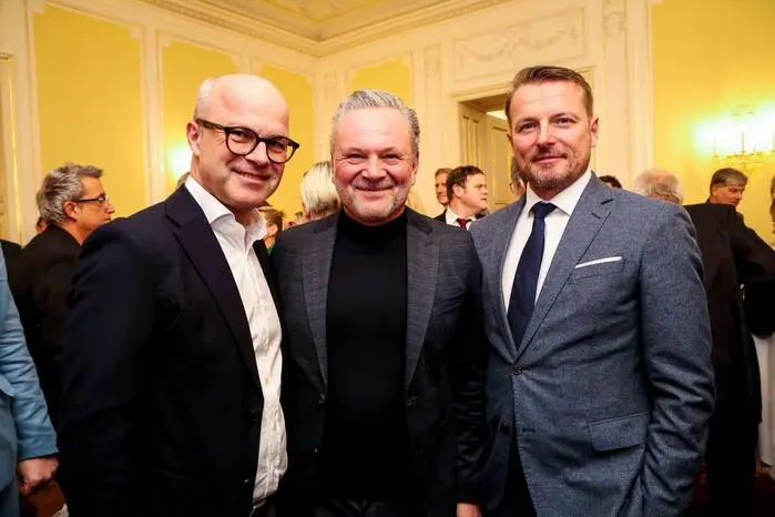Styria-Vorstände Markus Mair und Herwig Langanger mit Antenne-Gottfried Bichler 