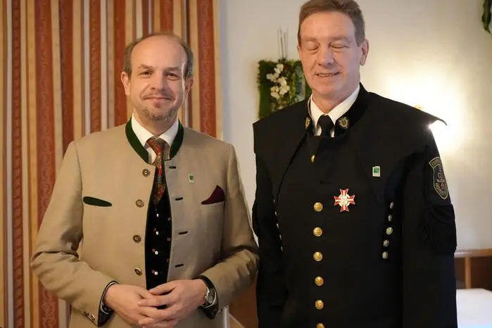 Besonders gewürdigt wurde Bezirkskapellmeister Herbert Bauer, der für seine Verdienste um die Blasmusik mit dem Goldenen Ehrenkreuz des Österreichischen Blasmusikverbandes ausgezeichnet wurde.
