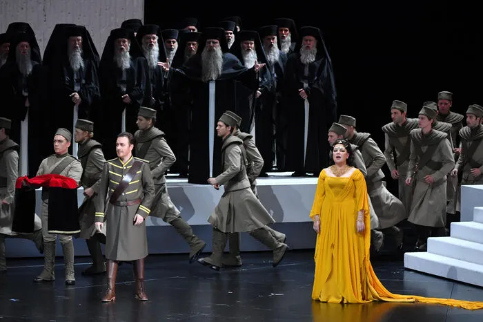 Der Heerführer Radames (Francesco Meli) muss sich zwischen Aida und der Pharaonen-Tochter Amneris (Ekaterina Semenchuk) entscheiden.